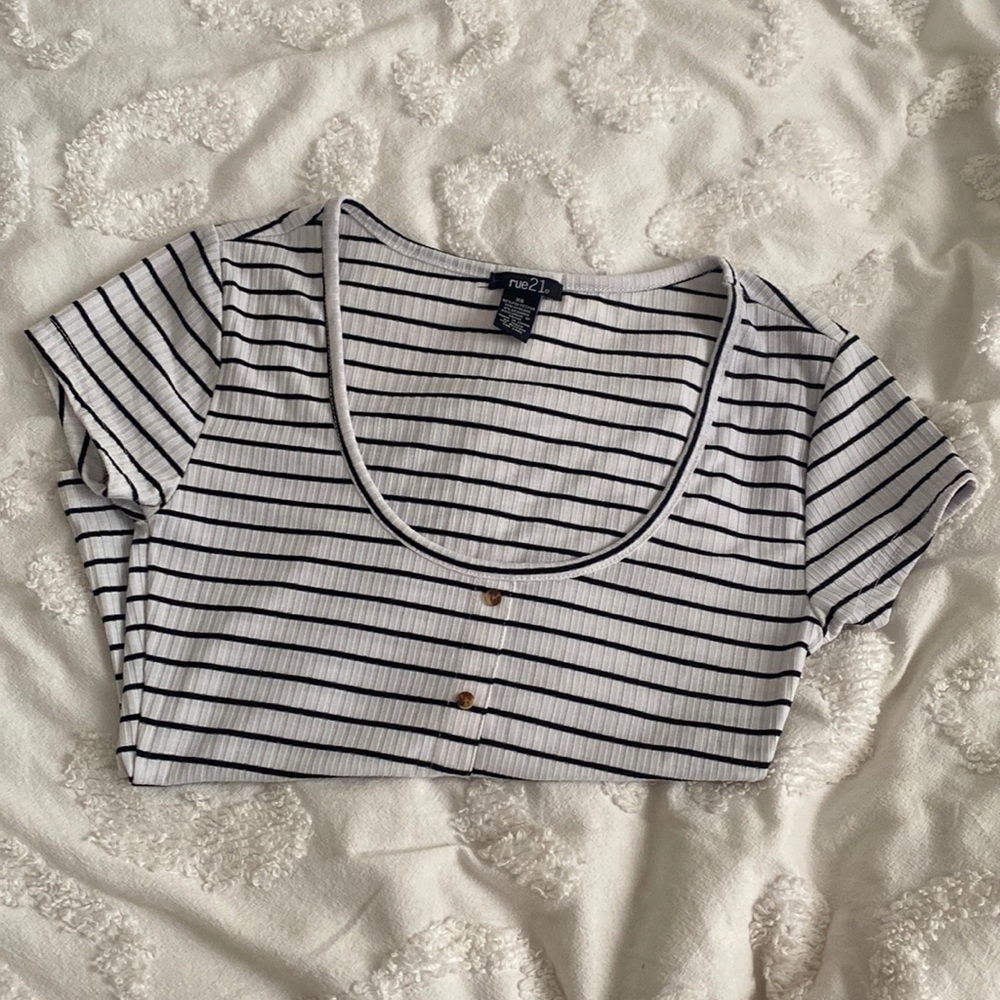 WOMENS RUE 21 TIGHT STRIPED TEE SHIRT